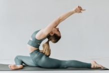 Tips on Choosing the Right Yoga Clothes